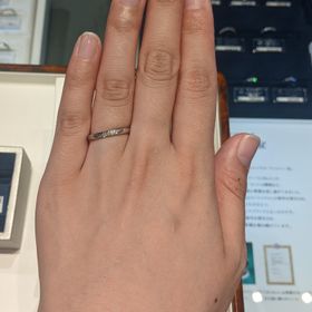 【ROYAL ASSCHER(ロイヤル・アッシャー)の口コミ】 白く輝くダイヤモンドがとてもきれいでした。着け心地もとても良かったで…