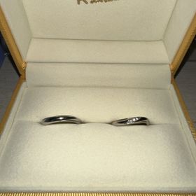 【ケイウノ ブライダル(K.UNO BRIDAL)の口コミ】 結婚指輪を購入しました。男性用はシンプルなデザイン、女性用は2色(プラ…