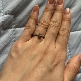 【エクセルコダイヤモンド(EXELCO DIAMOND)の口コミ】 ウェーブがかかったデザインのものを探していたので、理想にぴったりでし…