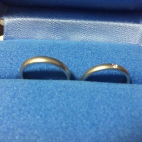 【銀座ダイヤモンドシライシの口コミ】 指輪の決め手は、普段使いできるシンプルなデザインだったからです。夫婦…