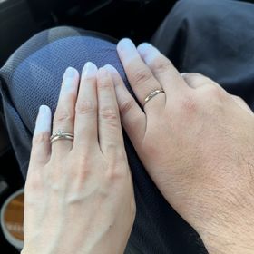 【俄(にわか)の口コミ】 着用時にとてもしっくりと、自分の手に馴染みました。
シンプルなものがい…