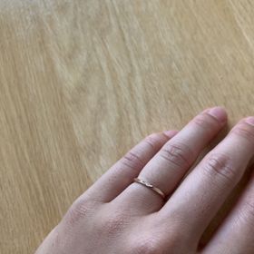 【AMOUR AMULET(アムール・アミュレット)の口コミ】 デザインが可愛くて綺麗なことを大切にしながらも、仕事柄、目立たないよ…