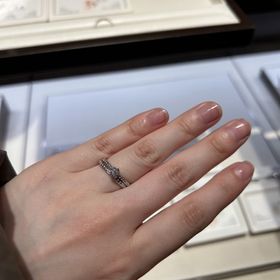 【俄(にわか)の口コミ】 婚約指輪は一粒タイプではなくてメレダイヤが付いてるデザインを探してい…