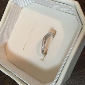 【4℃ BRIDAL(ヨンドシーブライダル)の口コミ】 旦那が気に入ったデザインの指輪の中から一番結婚指輪らしいキラキラした…