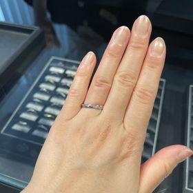 【エクセルコダイヤモンド(EXELCO DIAMOND)の口コミ】 結婚指輪のみでつけたときの華やかさが素敵です！メレダイヤが入っている…