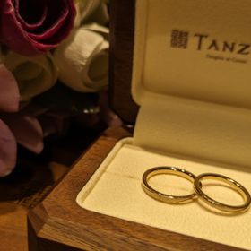 【TANZO.(鍛造指輪)の口コミ】 シャンパンゴールドという色と、デザインです。
ダイヤモンドがなくてもキ…