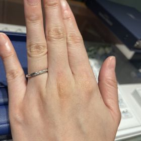 【銀座ダイヤモンドシライシの口コミ】 メレダイヤ付きのウェーブっぽい指輪にしたいと思っていました。他社さん…
