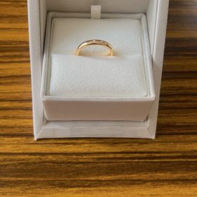 【ENUOVE(イノーヴェ)の口コミ】 毎日のように着用するものなので、シンプルで細めのものを探していました…