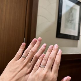 【ラザール ダイヤモンド(LAZARE DIAMOND)の口コミ】 ２人ともウェーブのデザインが希望で私はダイヤがついているものが良いと…