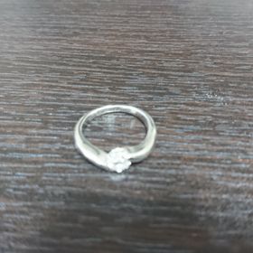 【Lacrima(ラクリマ)】の口コミ ひねりを聞かせたデザインで、今風な感じとダイヤのサイズに、あったバラン...