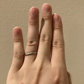 【銀座ダイヤモンドシライシの口コミ】 価格は他店舗と同程度であったが、シンプルすぎず、派手すぎないデザイン…