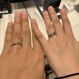 【銀座ダイヤモンドシライシの口コミ】 指輪のデザインがシンプルながらも綺麗で尚且つ、付け心地が良かったので…