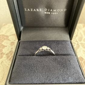 【ラザール ダイヤモンド【取扱店販売】の口コミ】 横からのデザインにこだわっており、とてもきれい。シンプルすぎないデザ…