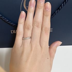 【銀座ダイヤモンドシライシの口コミ】 ダイヤモンドの入り方が流れるように綺麗で、指輪の太さも合っており、と…