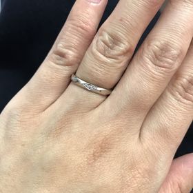 【AFFLUX(アフラックス)の口コミ】 ストレートで色々と比べていて、このデザインはカット面がとても珍しくて…