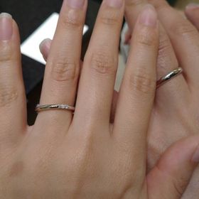 【ティファニー(Tiffany & Co.)の口コミ】 ティファニーの結婚指輪の中ではもっとも王道のデザインだと思います。形…