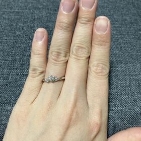 【AFFLUX(アフラックス)の口コミ】 ピンクダイヤの入った婚約指輪が欲しかったので、とても理想的な指輪が見…
