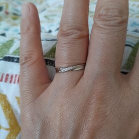 【insembre(インセンブレ)の口コミ】 決めてはシンプルなデザイン
少しダイヤが入っていて光の当たりかたでまた…