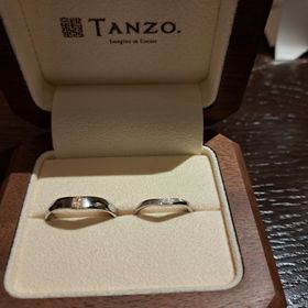 【TANZO.(鍛造指輪)の口コミ】 指輪のデザイン　V字
指輪の素材　プラチナ
指輪の加工　スターダスト加工…