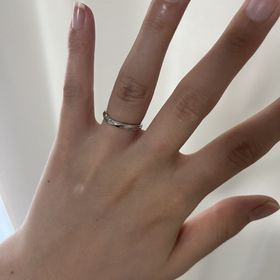 【銀座ダイヤモンドシライシの口コミ】 はめたときに、自分の指が最大限綺麗に見えるデザインだと感じたのが指輪…