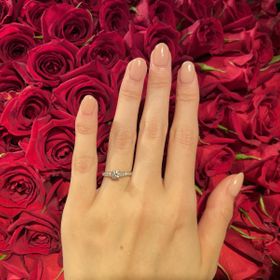 【ヴァン クリーフ＆アーペル(Van Cleef & Arpels)の口コミ】 ブランドの歴史やダイヤの輝き、品質に惹かれ購入を決めました。このブラ…