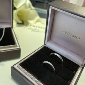 【アイプリモ(I-PRIMO)の口コミ】 2人で色々な指輪を試着させていただいて、その中でこれがいいねと意見が一…