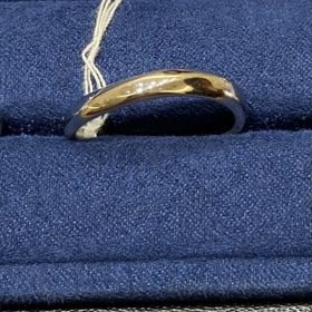 【4℃ BRIDAL(ヨンドシーブライダル)の口コミ】 デザインがシンプルかつ、ボリューム感も十分。指輪が細いと、物足りない…