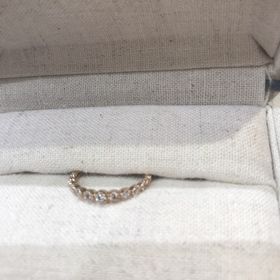 【SIENAROSE(シエナロゼ)の口コミ】 予めネットでデザインを見ており、人気もあった指輪でした。他にも気にな…