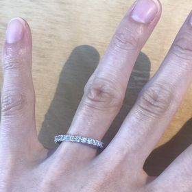 【ith(イズ)の口コミ】 thの結婚指輪は、洗練されたデザインが特徴で、シンプルかつエレガントな…