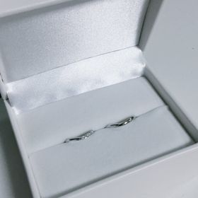 【HOSHI no SUNA 星の砂(ほしのすな)の口コミ】 ウェーブしたデザインでダイヤの入った指輪を探しており、色々試着させて…