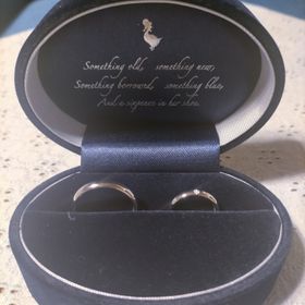 【Something Blue Aither(サムシングブルー・アイテール)の口コミ】 AitherさんのsomethingBlueというシリーズの結婚指輪で、内側にブルーサフ…