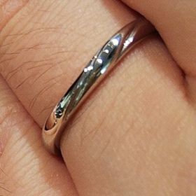 【ラザール ダイヤモンド(LAZARE DIAMOND)の口コミ】 リングの中に複雑なデザインを詰め込み、完成度の高い逸品と感じました。
…