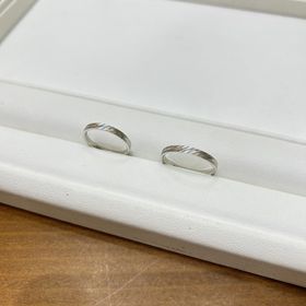 【ELFIN(エルフィン)の口コミ】 他と被らなそうな珍しいデザインだったことと、付けた時の映える感じがと…