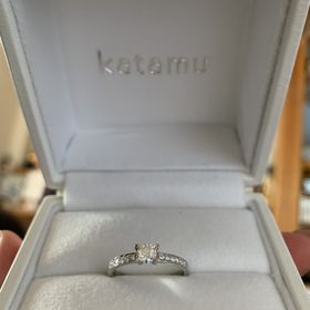 【Katamu(カタム)】の口コミ 欲しいデザインは決まっていてハーフエタニティにセンターストーンが欲しい...