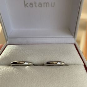【Katamu(カタム)の口コミ】 婚約指輪が結構派手なので結婚指輪はシンプルが良くてその中でも少し太め…