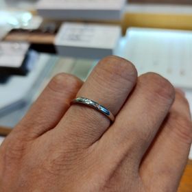 【アネリディギンザ(ANELLI DI GINZA)の口コミ】 ほほえみというリングです。男性側のリングと女子側のリングでひとつの桜…