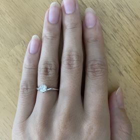 【ケイウノ ブライダル(K.UNO BRIDAL)の口コミ】 結婚指輪を先に用意していたので、それと重ね付けして綺麗に見えるデザイ…