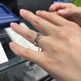 【銀座ダイヤモンドシライシの口コミ】 価格はもちろんのこと販売員さんの接客も大事にしたいと思いました。ここ…