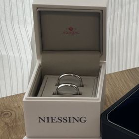 【NIESSING(ニーシング)の口コミ】 色んなデザインの指輪がある中でシンプルなデザインでしたが試着をさせて…
