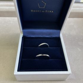 【HOSHI no SUNA 星の砂(ほしのすな)の口コミ】 デザインと着け心地がとても2人にピッタリとマッチしていて決めました。

…