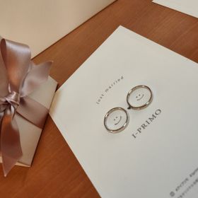 【アイプリモ(I-PRIMO)の口コミ】 ダイヤモンドがウェーブ状に並んでいるデザインが気に入りました。
正面か…