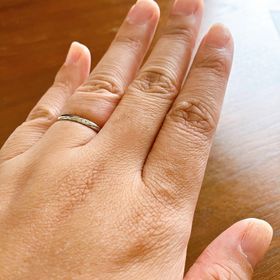 【アイプリモ(I-PRIMO)の口コミ】 シンプルでありながらもダイヤのラインが入っていることによって可愛らし…