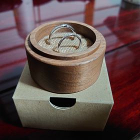 【鎌倉彫金工房の口コミ】 自分達が好きなデザインである「ひねり」を入れていただいた。素材は定番…