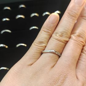 【EIKA(エイカ)の口コミ】 指輪のデザインはとてもシンプルでしたが、一つ一つがとても綺麗にみえる…