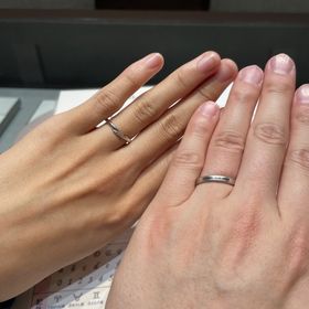 【銀座ダイヤモンドシライシの口コミ】 デザイン性、アフターサービス、品質です。
婚約指輪を先に決めてたのでセ…