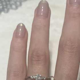 【モニッケンダム(MONNICKENDAM)の口コミ】 華奢でシンプルなデザイン、そして結婚指輪と重ね付けして映えるものを探…