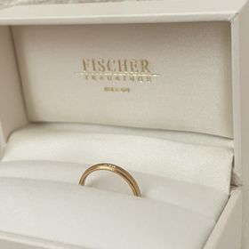 【FISCHER(フィッシャー)の口コミ】 斜めに細かくラインが入っているようなデザインに両端は細い艶の部分があ…