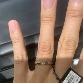 【ラザール ダイヤモンド(LAZARE DIAMOND)の口コミ】 派手すぎずシンプルすぎず、とても馴染みやすいデザインなのが気に入りま…