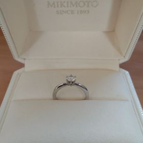 【MIKIMOTO(ミキモト)の口コミ】 一粒ダイヤかエターナルかで悩みましたが、台座がミキモトの「M」でデザイ…