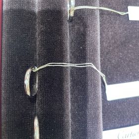 【カルティエ(Cartier)の口コミ】 シンプルなストレートタイプのデザインです。シンプルですがダイヤ1石ある…